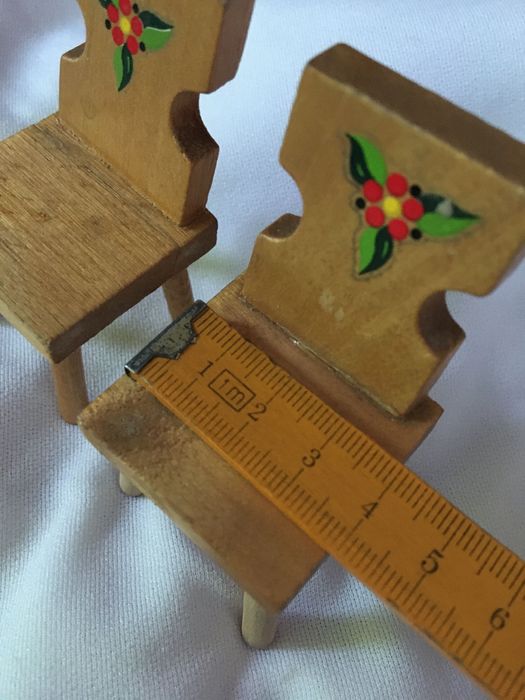 Krzesełka drewniane dla lalek, vintage, 2 szt