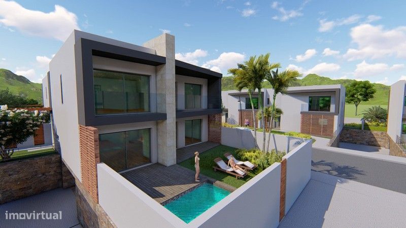 Moradia Com Piscina Privativa E Box - Em Construção