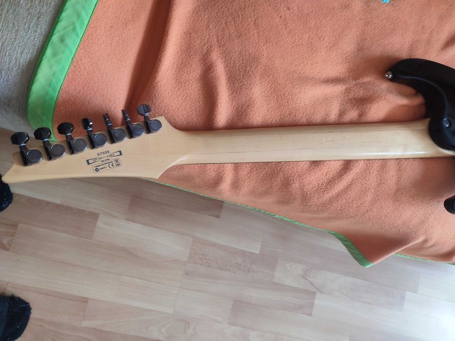 Gitara elektryczna Ibanez S7320 - siedem strun