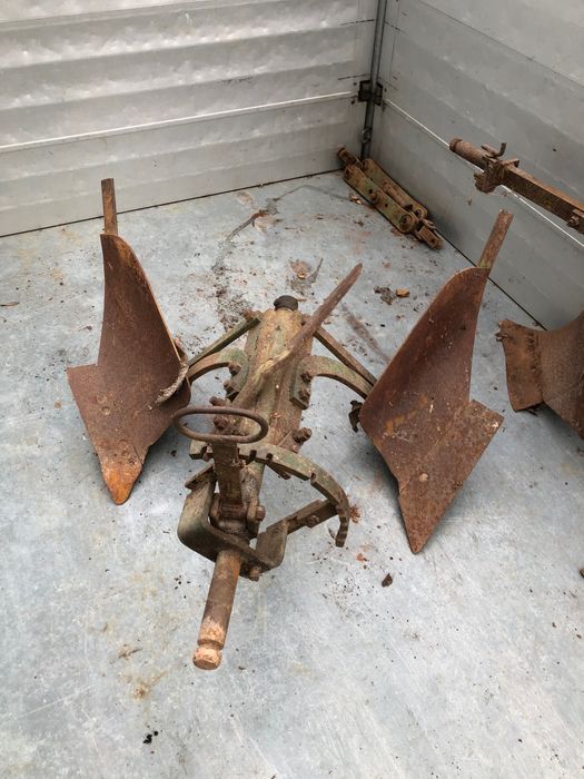 Tractor Holder A12