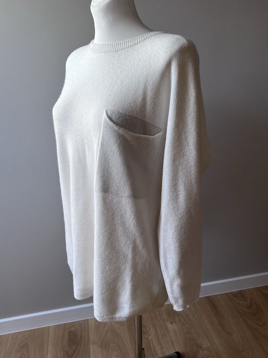 Sweter z kieszonką