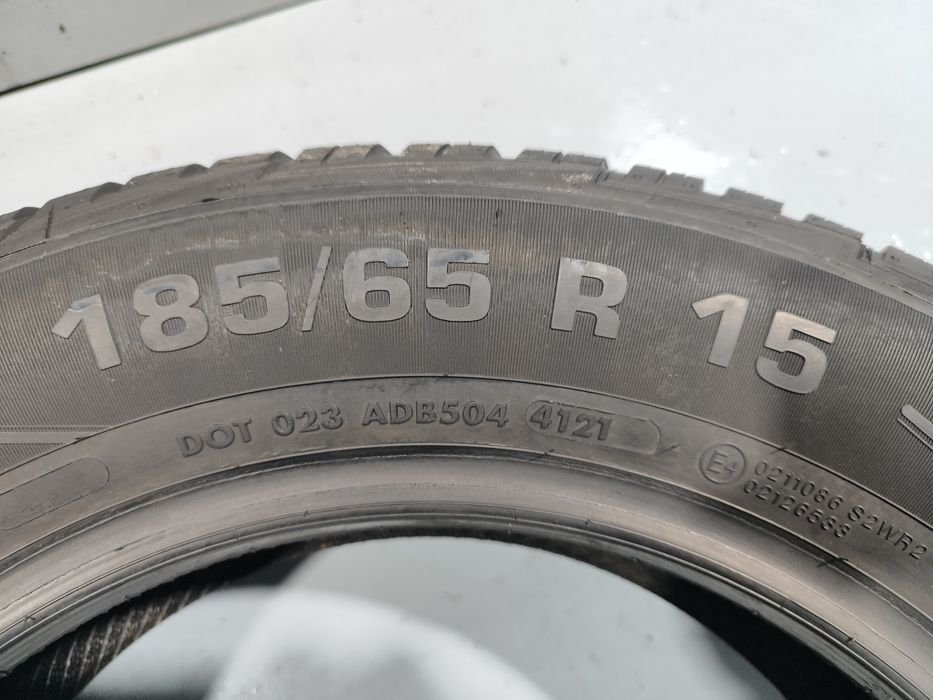 2 pneus semi novos 185-65R15 Vredestein - Oferta dos Portes 80 Euros