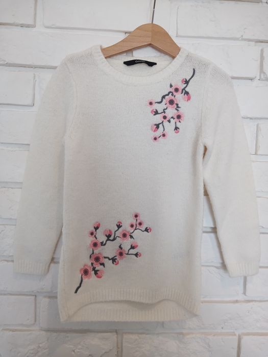 Zestaw ubranek dla dziewczynki, sweter i spodnie jeans, rozm 110-116