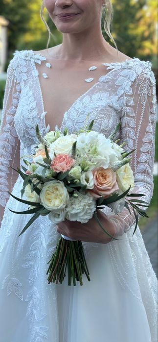 Suknia ślubna z trenem