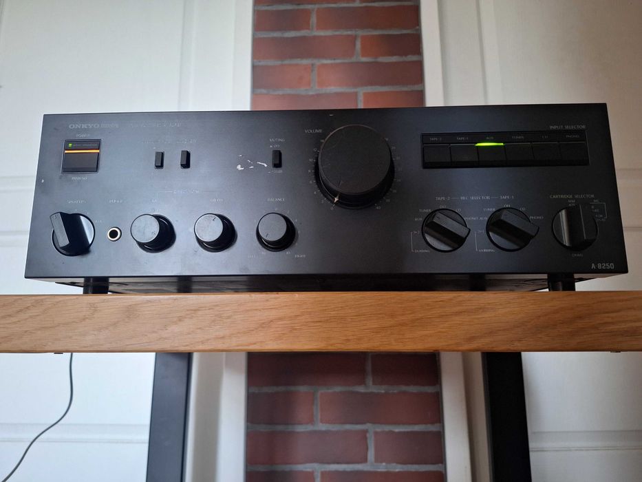 wzmacniacz Onkyo A-8250
