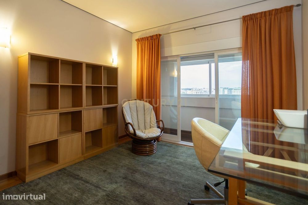 Um Apartamento com Alma de Moradia ; T3+1 + Terraço de 143 m²