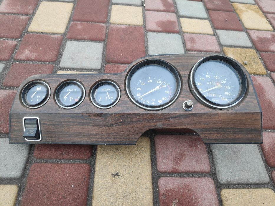 Панель приборов ВАЗ 2106