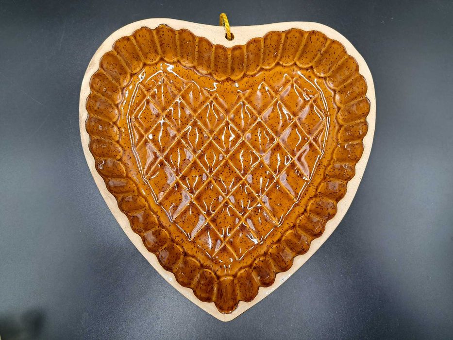 Foremka ceramiczna serce brązowa do pieczenia ciasta do powieszenia