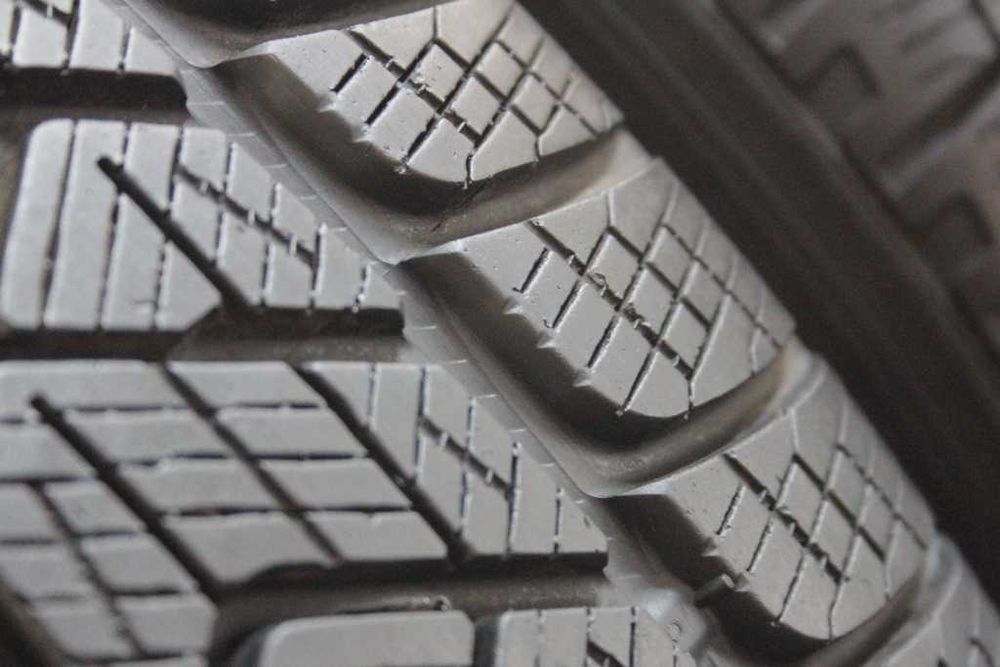 215/65/17 Pirelli Scorpion Winter 215/65 R17 99H 2022r jak nowe