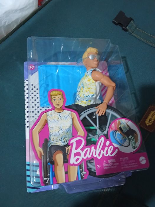 Barbie, Ken cadeira de rodas.
