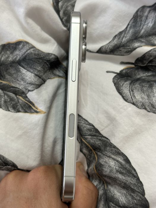 Iphone 16 pro stan idealny
