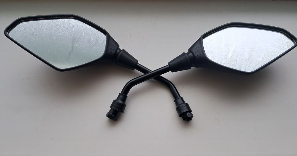 Качественные мото зеркала резьба 10мм Цена за пару.