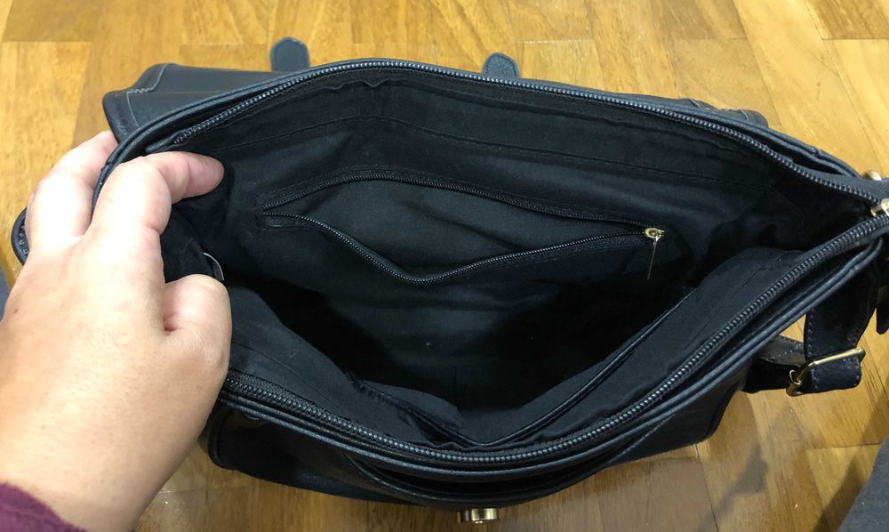 Mala preta a tiracolo, nova