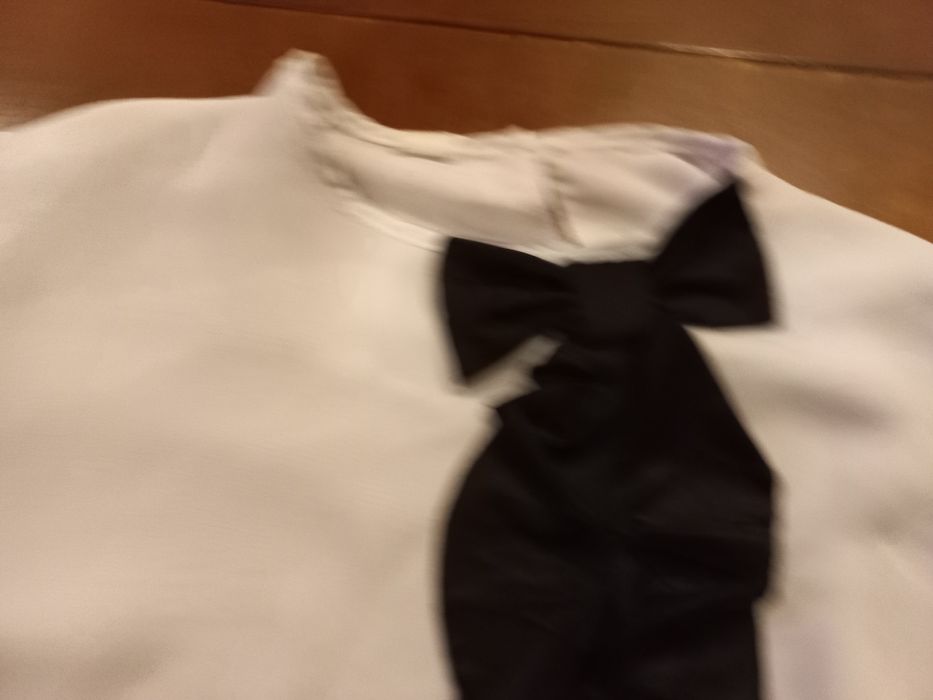 Biała bluzeczka z kokardką 158