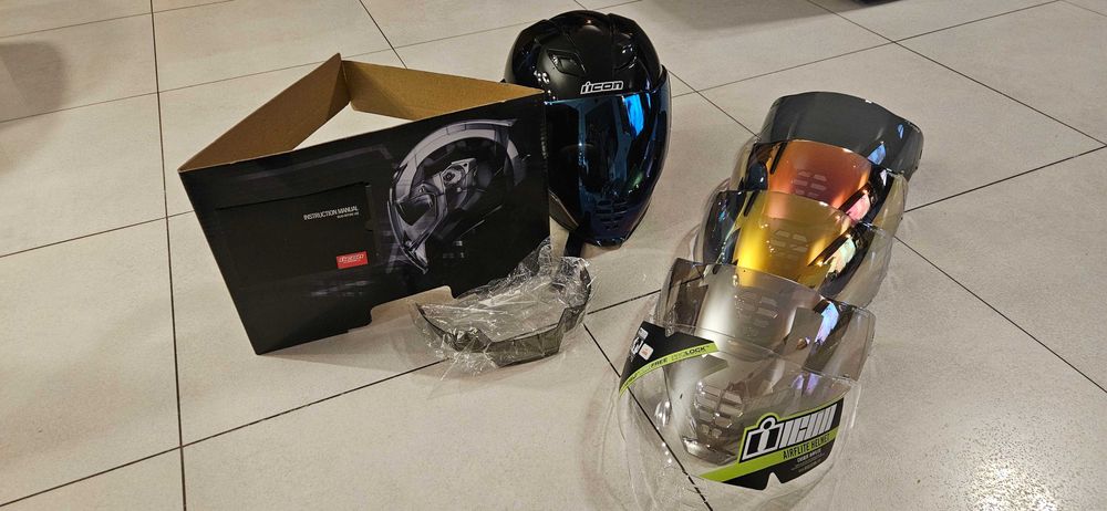 Kask Icon Airflite Black + Cardo Fredcome 4+ JBL
