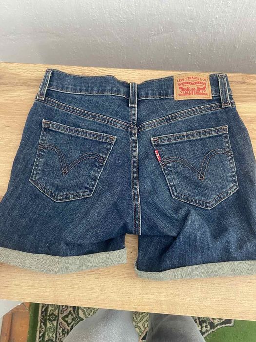 жіночі джинсові шорти levis