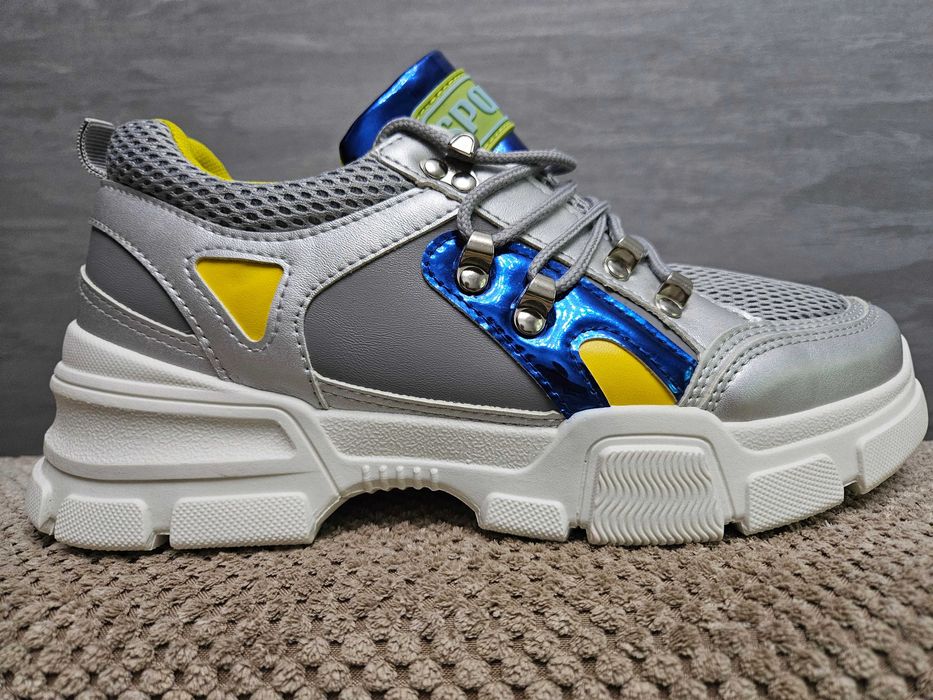 Кросівки 39 розмір, сітка/штучна шкіра.