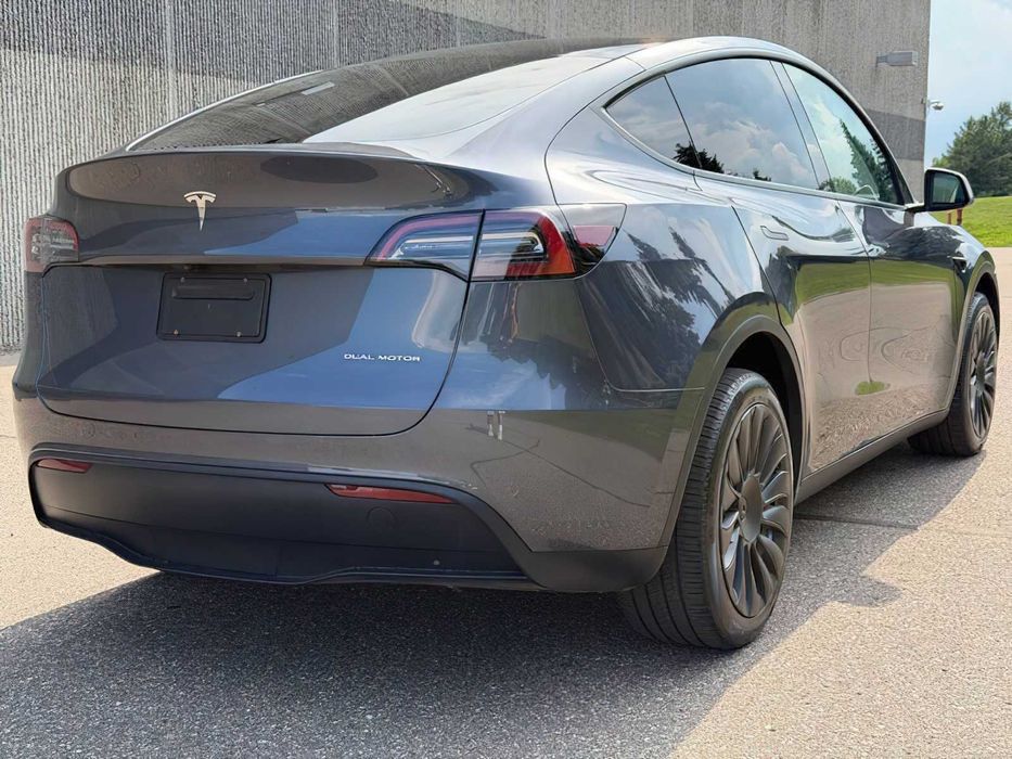 Tesla Model Y      2023