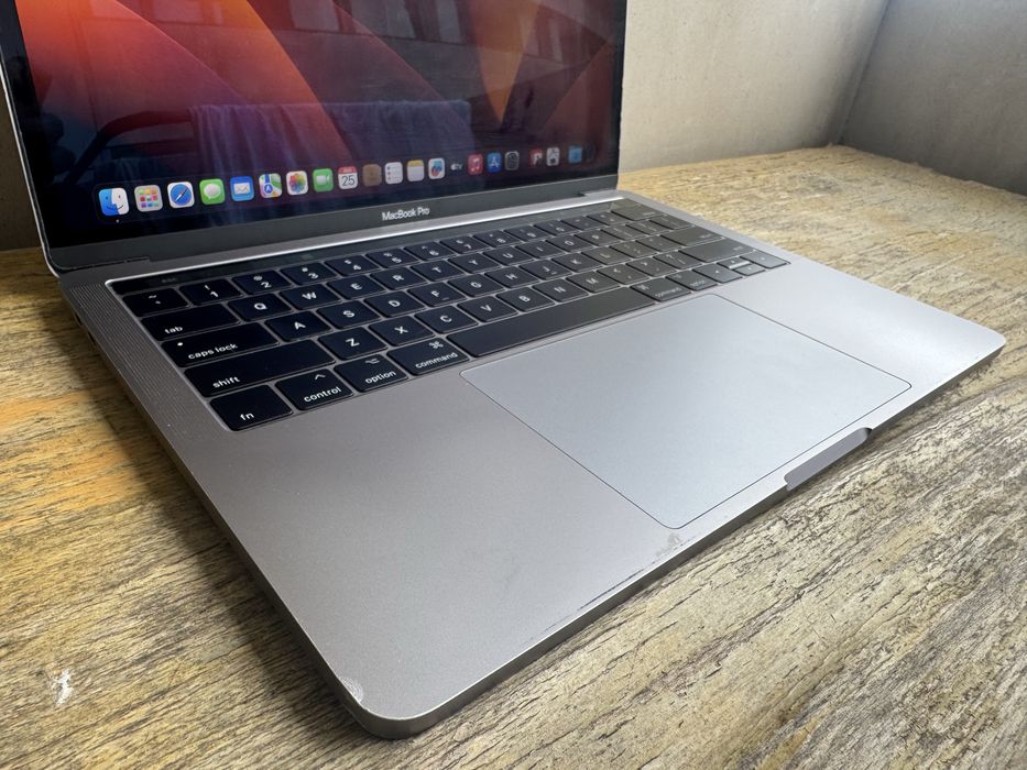 Macbook pro 13" Touchbar | 256 SSD | 8GB RAM | Core i5