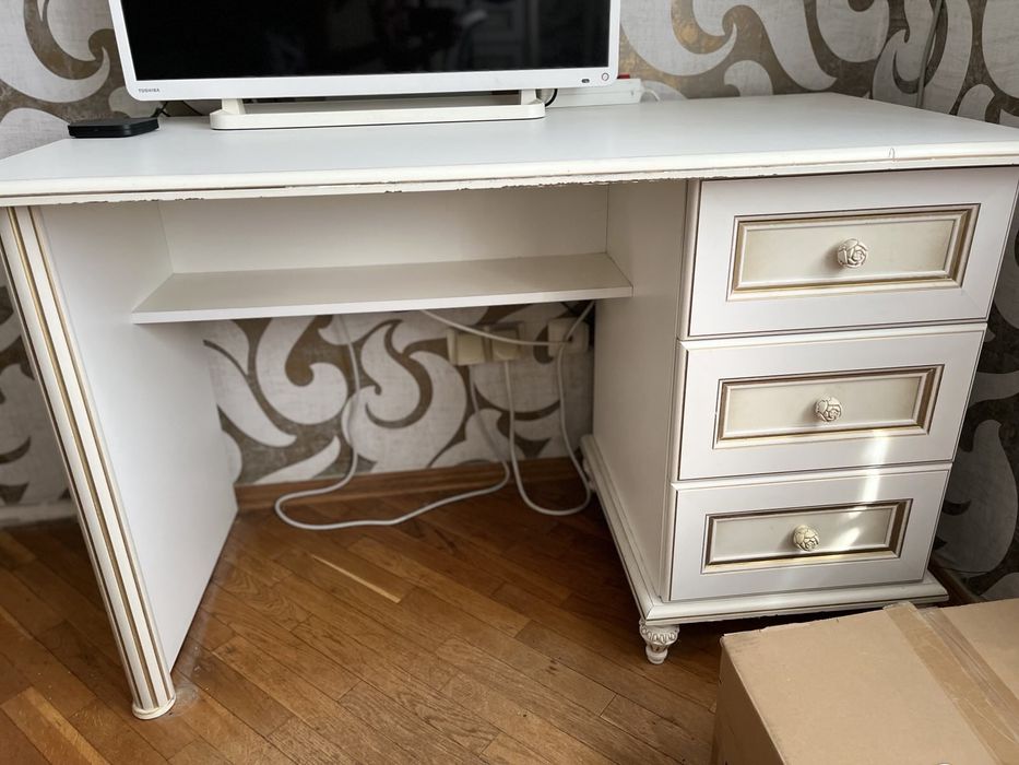 Стол письменный , принцесса