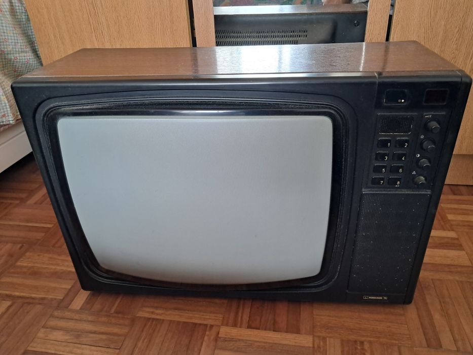 TV antiga preto e branco