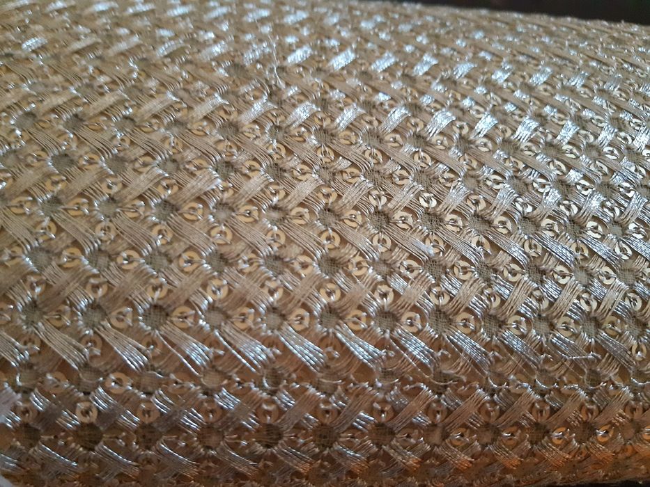 Piękna złota torebka na łańcuszku