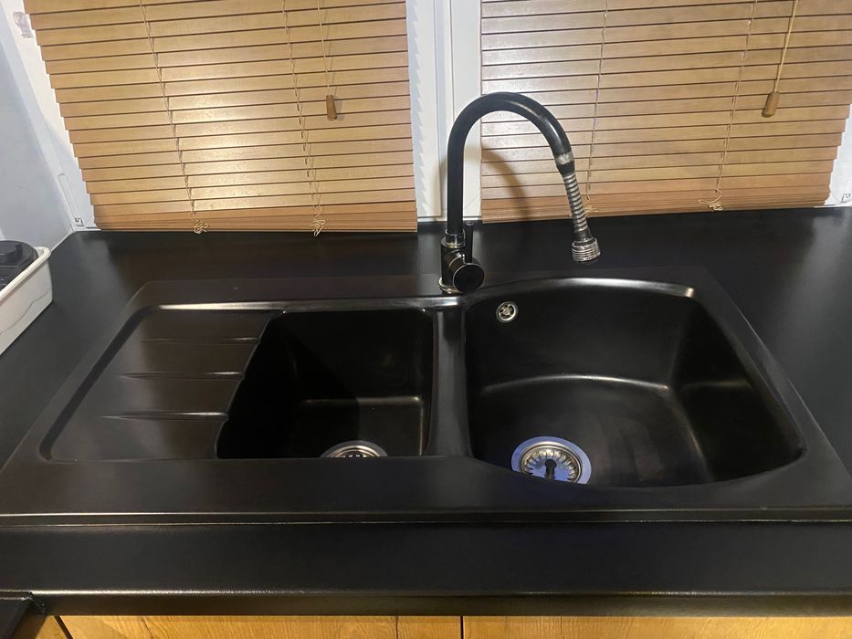 Zlew z baterią i syfonem