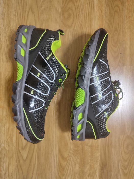 Продам новые кроссовки Avic