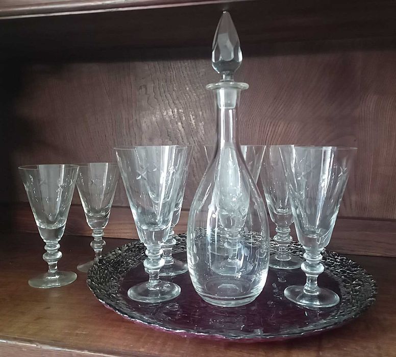 Conjunto de decantador com tampa e copos em meio cristal