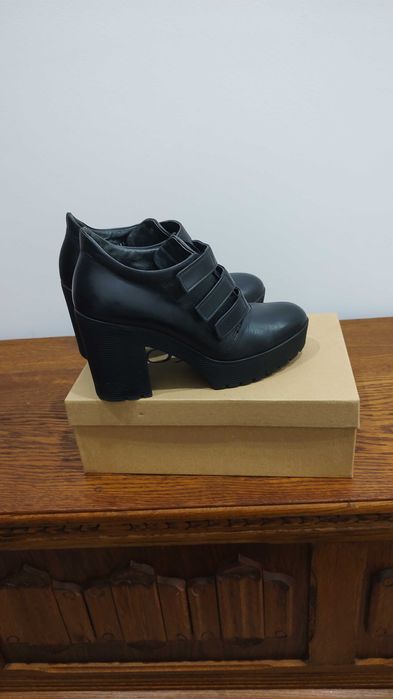Buty damskie skórzane czarne półbuty trzewiki botki 38/39 Ryłko