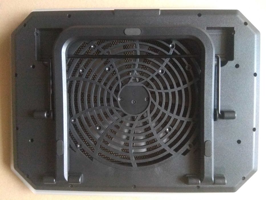 Охлаждающая подставка для ноутбука Surefire Bora X1 Gaming 17" Black