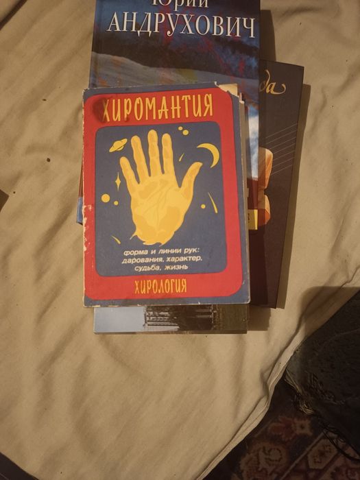 Книги дуже старі і цікаві
