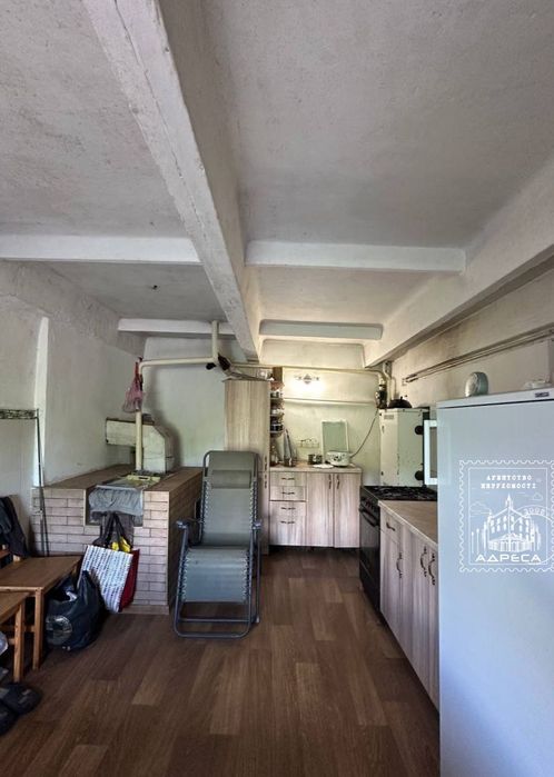 Продаж будинку з земельною ділянкою