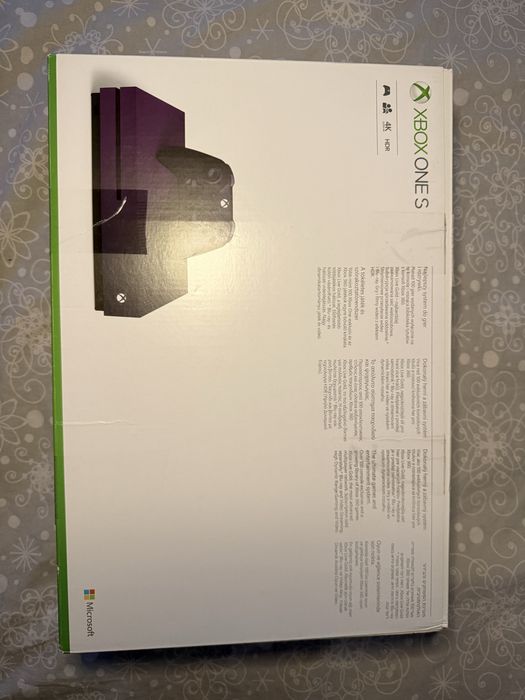 Xbox One S  1TB + dwa pady + KINECT