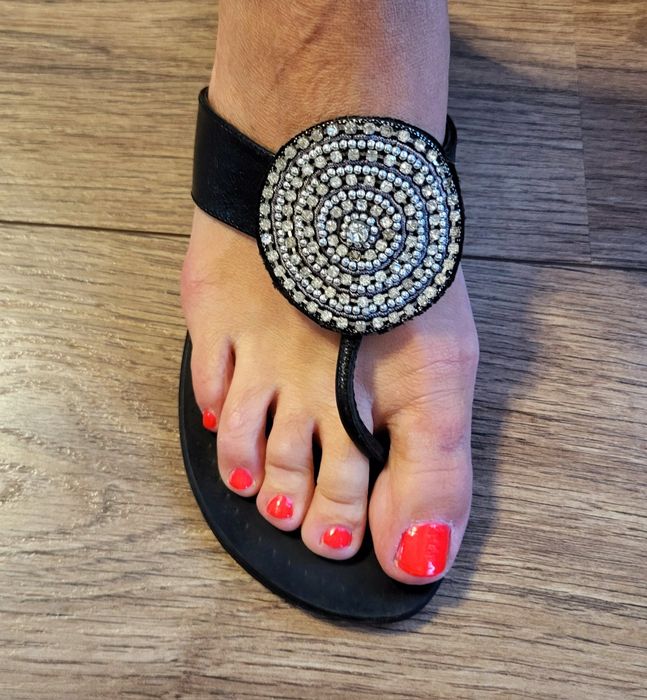 Sandałki na niskiej koturnie