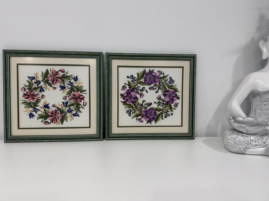 Par de Quadros em Ponto Cruz Artesanal – Grinaldas Florais – Bordados à Mão