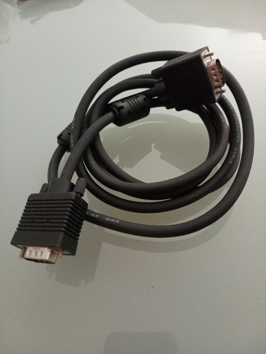 Cabos VGA e HDMI		Novos