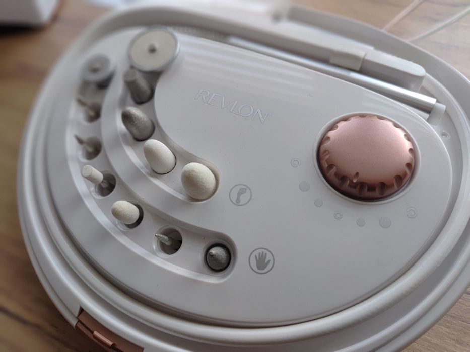 Zestaw Revlon Ultimate Glam Manicure Pedicure NOWY