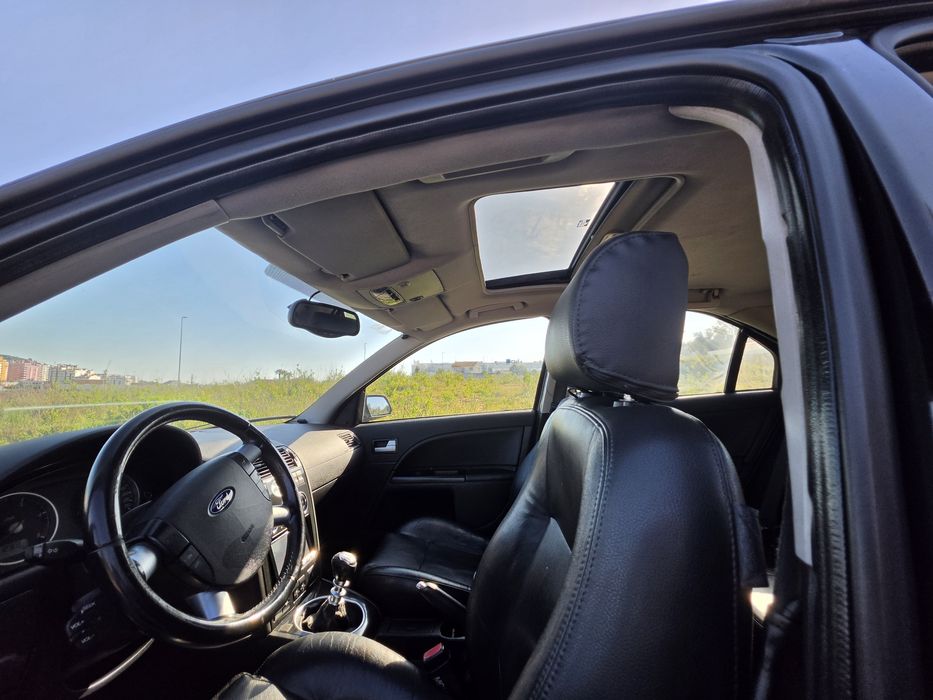 Ford Mondeo Hatchback 2.0 TDCi Ghia em muito bom estado