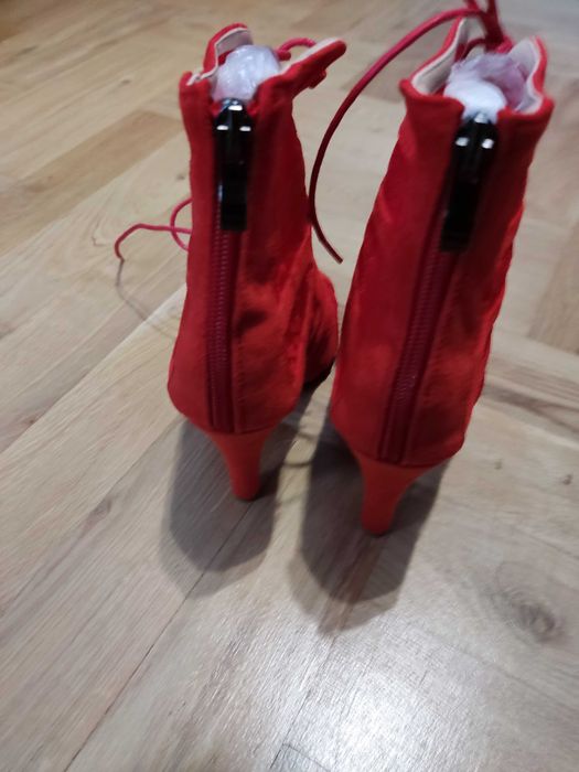 Nowe zamszowe koronkowe buty szpilka r.36