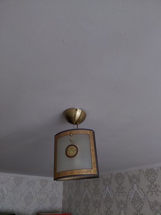 Люстра в кімнату