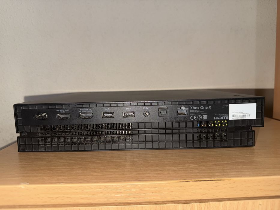 Xbox One X 1TB