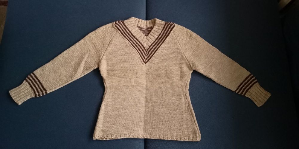 Sweter robiony na drutach w latach 70-80tych