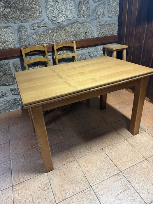 Mesa extensível com 4 cadeiras