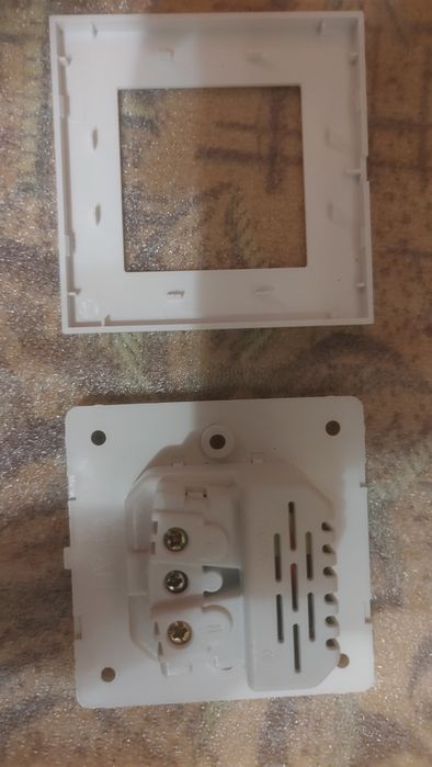 Розетка с  двумя и четырьмя USB