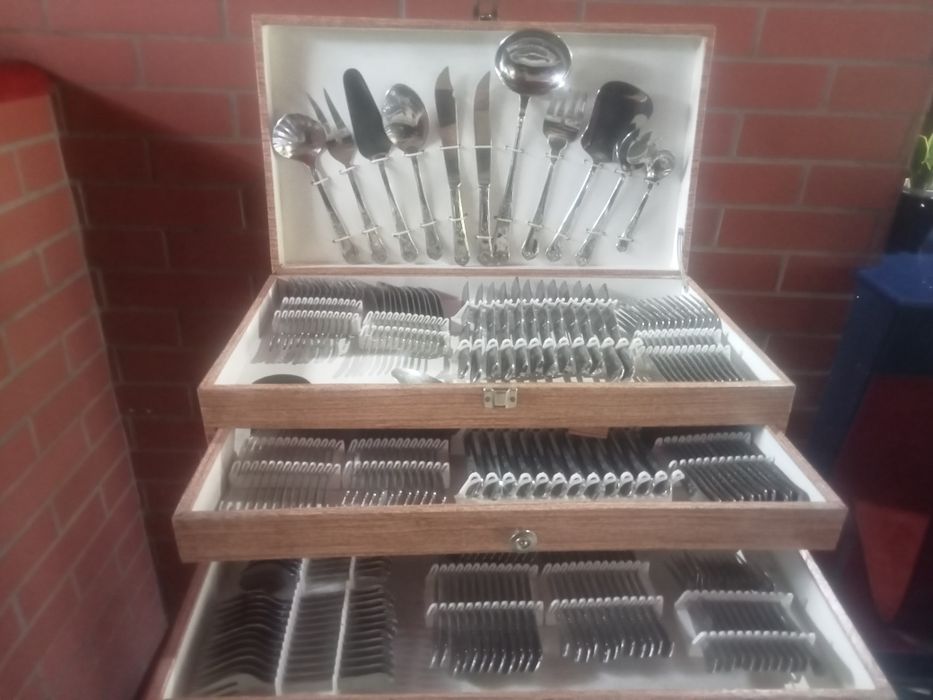 Vendo Faqueiro antigo 180 pcs