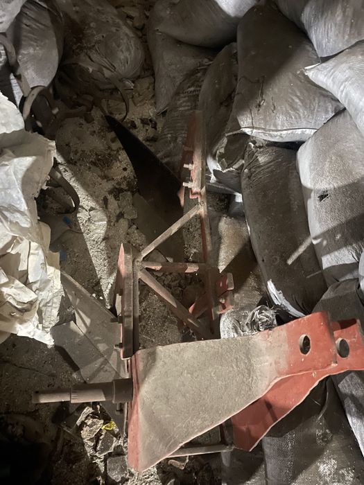 Продам 2-х (двохкорпусний) плужок (плуг) до трактора