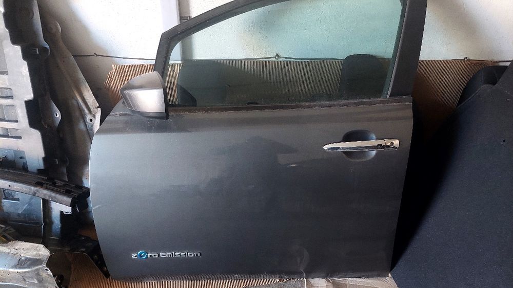 Двері Nissan leaf 2019 r