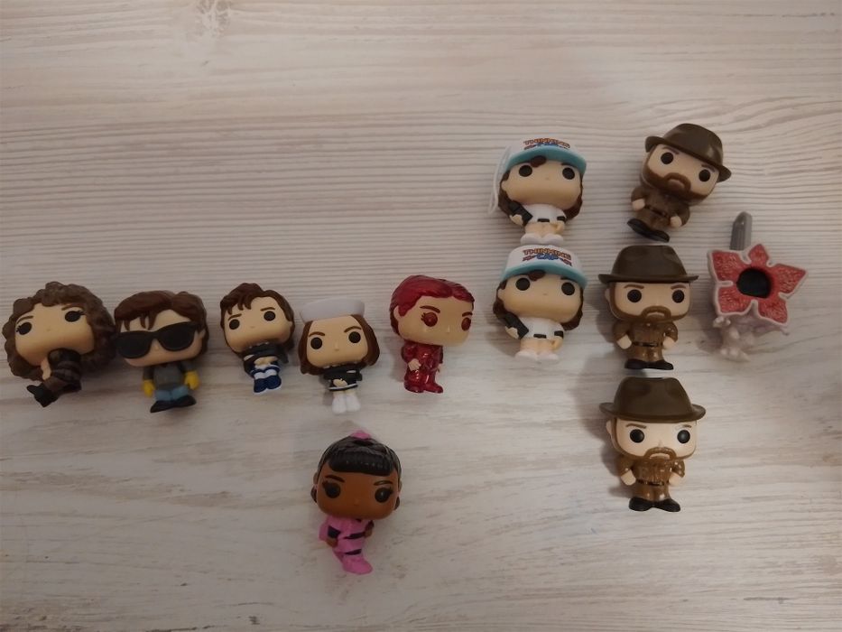 Продам фігурки Кіндер джой дивні дива та Гаррі Поттер серія квідич