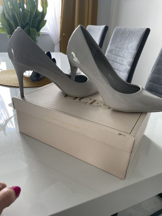 Buty na obcasie 39 szare